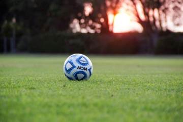 穆帅皇马续约维尼修斯风险巨大，历来27岁巴西攻击手都是豪门豪赌（配图示意）